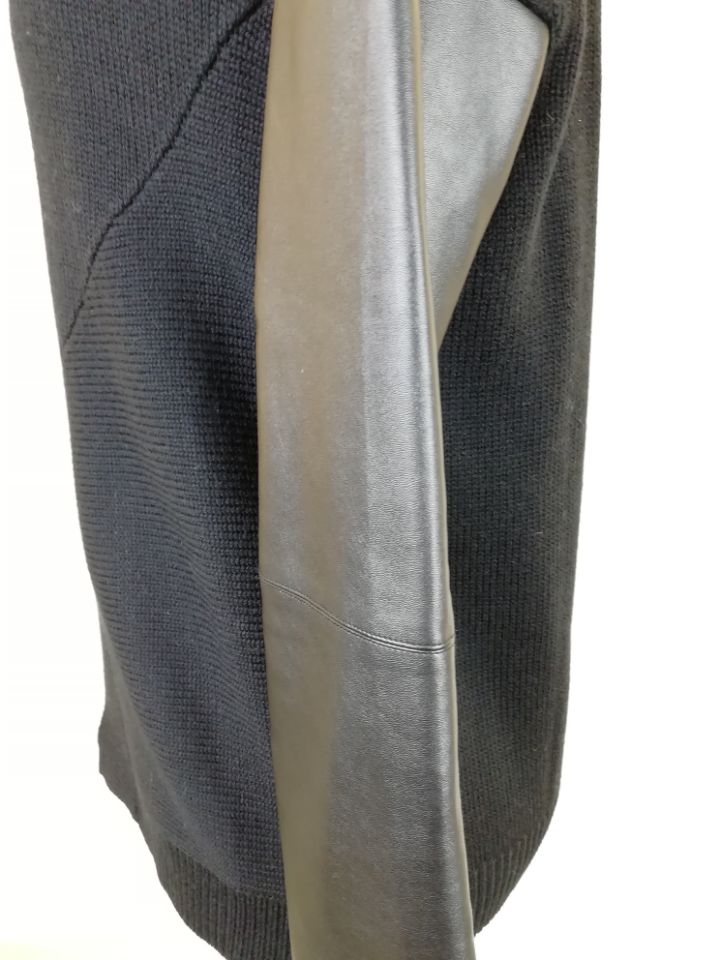 Women Sweater Lady Sweater with Fake Leather Sleeve 