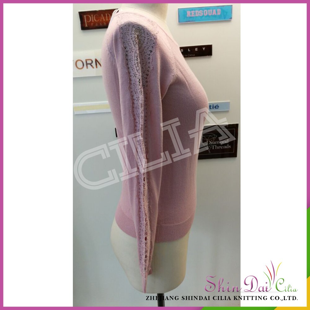 Cute and fashion woman pink round neck collar knitted pullover sweater with lace