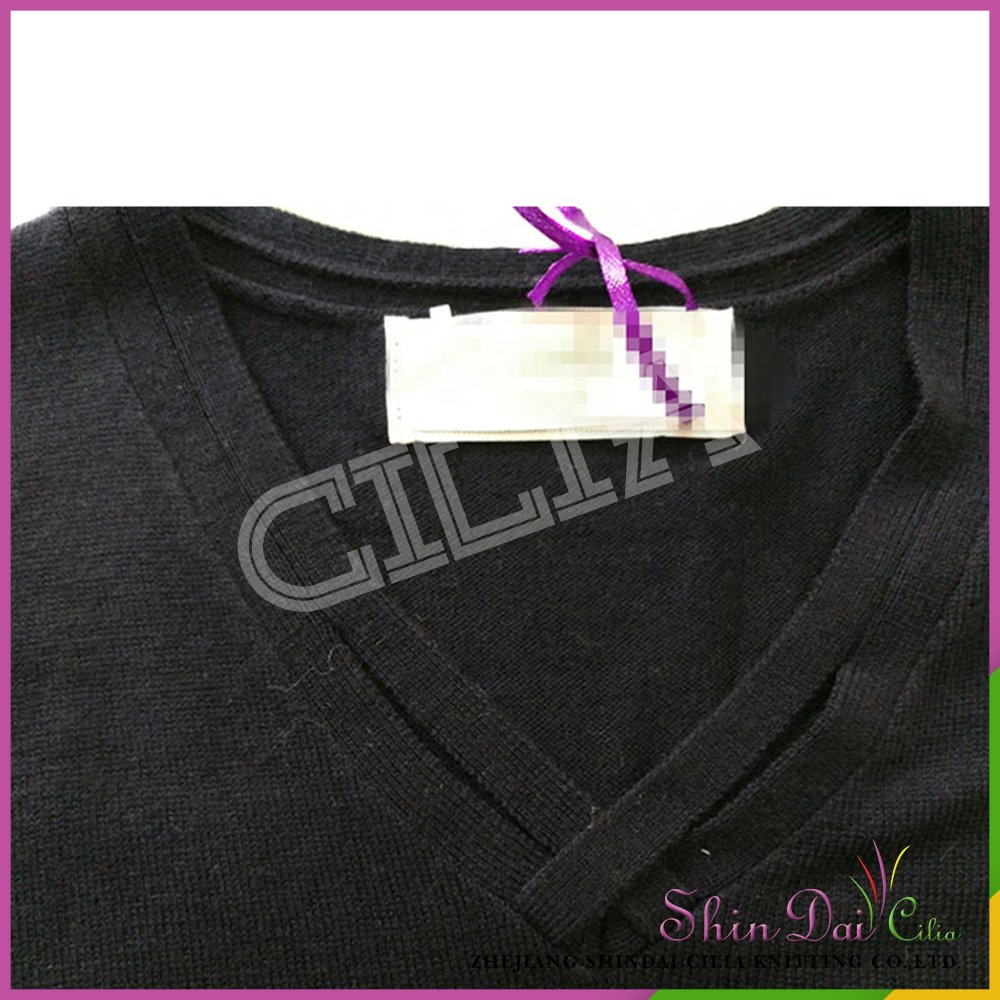 Good factory manufactures winter v shape knitted pullover sweater