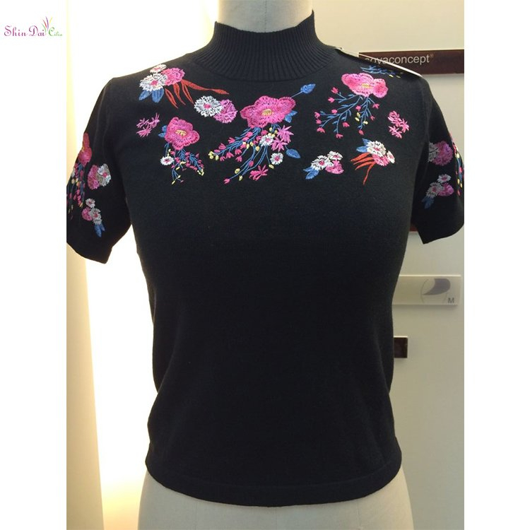 Lady womens knitted short-sleeve pullover sweater with fancy emboidery