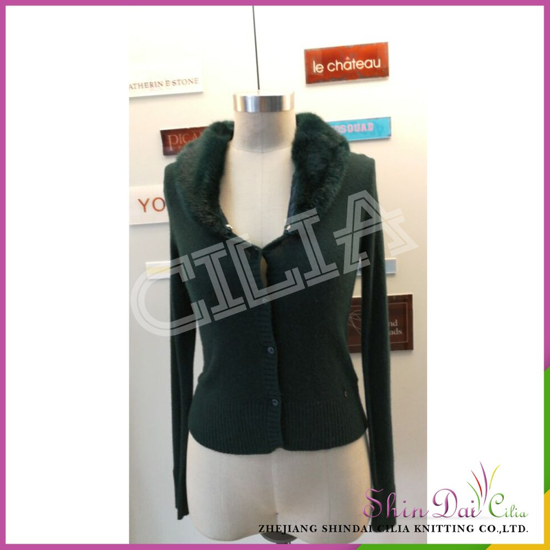 Modern design pretty women's black knitted sweater cardigan with fur collar