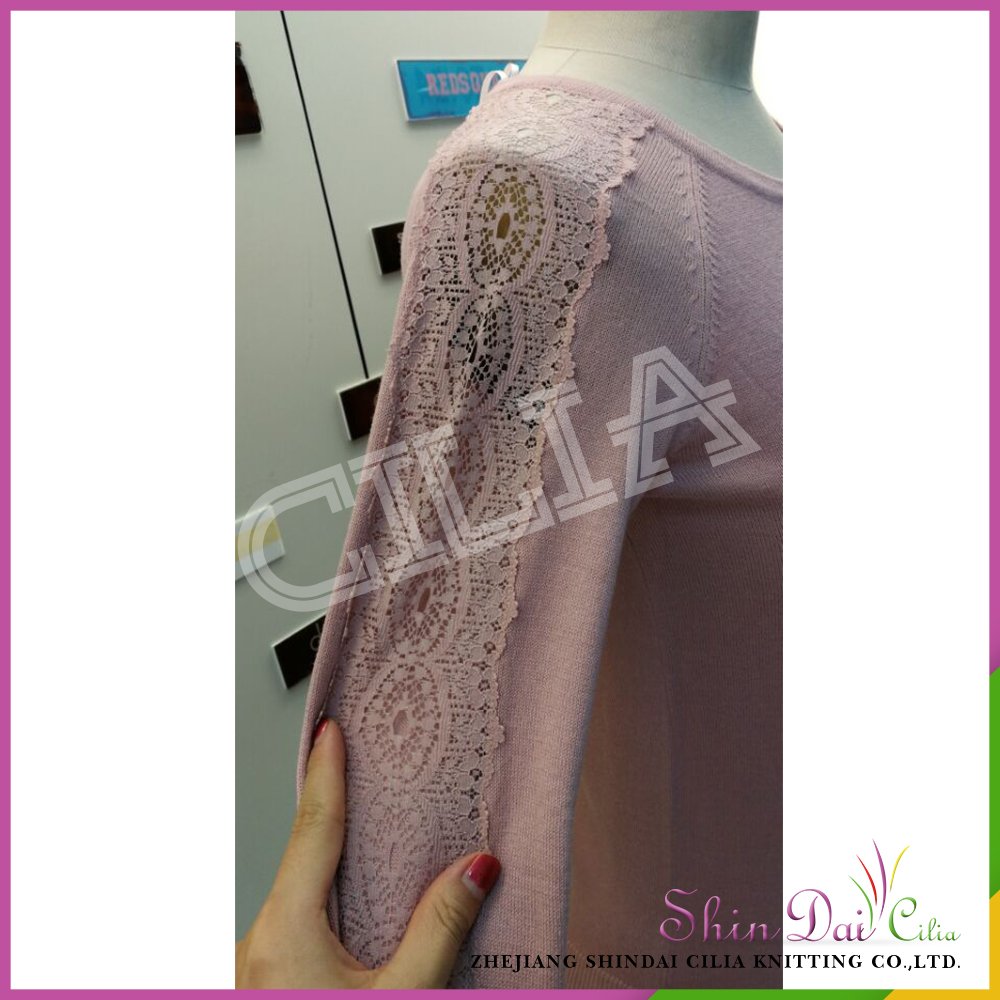 Cute and fashion woman pink round neck collar knitted pullover sweater with lace