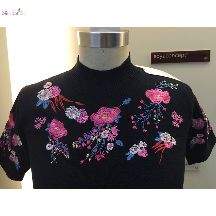 Lady womens knitted short-sleeve pullover sweater with fancy emboidery